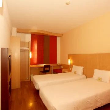 Jasmine Yueju Boutique Hotel (Anshan Railway Station Shengli Square)