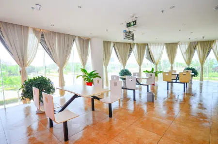 7 Days Inn (Suqian Shuangzhuang Auto Parts City) Отели рядом с достопримечательностью «Suqian Industry Secondary Specialized School»