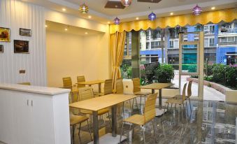Guangzhou Huiyin Fashion Hotel (Pazhou Convention and Exhibition Xingang East Subway Station)