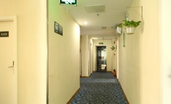 7 Days Hotel (Dongguan Shijie Center Jiarong Plaza)