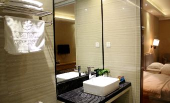 Aoyi Fashion Hotel (Foshan West Railway Station Haiyi Plaza)