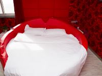 邹城柠檬城际酒店 - 红色圆床主题房