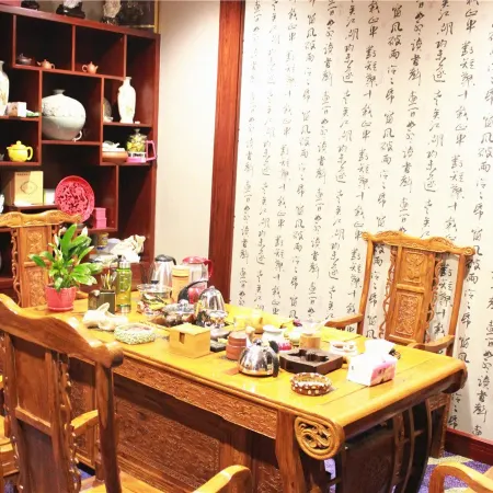 Lanbaoshi Holiday Hotel Отели рядом с достопримечательностью «Gymnasium of Northeast Agricultural University»