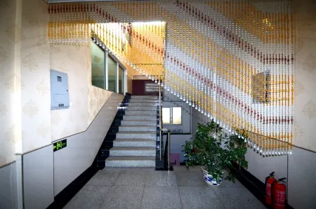 Holiday Hotel Отели рядом с достопримечательностью «Taishan Palace»