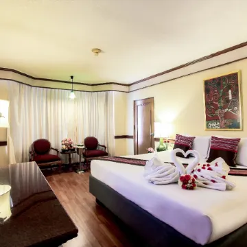 Duangtawan Hotel Chiang Mai Отели рядом с достопримечательностью «Старый город Чан Май»