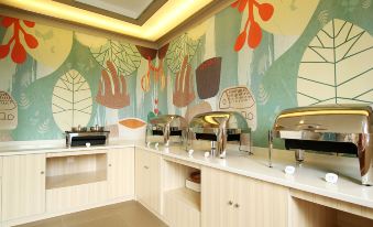 Zhenjia Hotel (Guilin Railway Station Liangjiang Sihu Branch)