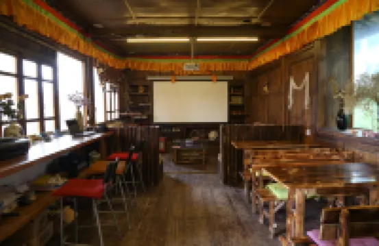 Up in the Air Youth Hostel