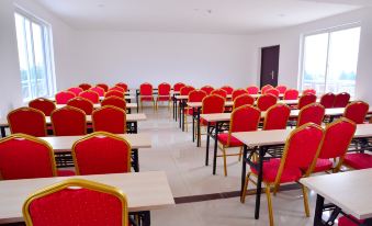 IU Hotel (Tai'an Railway Station Square) - Housity