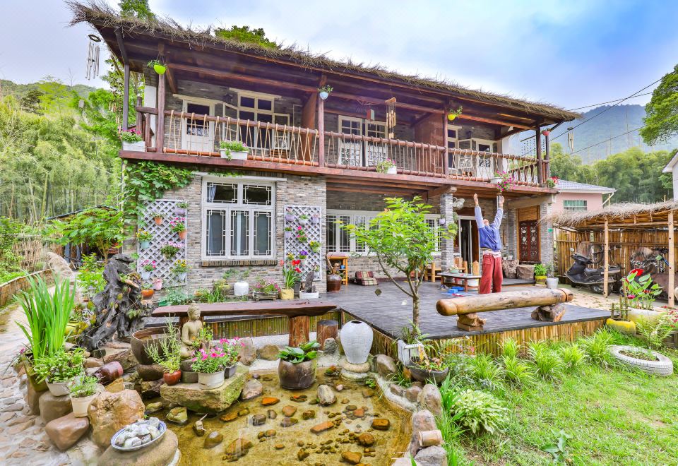 Om Yoga Resort - Housity