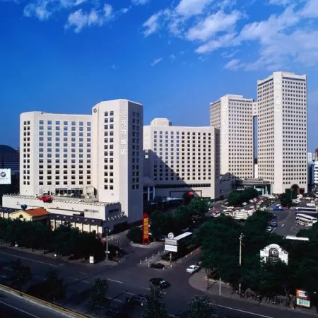 Landmark Towers Hotel Отели рядом с достопримечательностью «Чаоян»