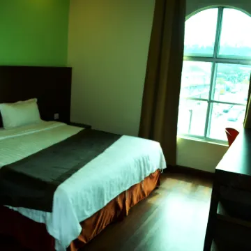 Lintas Plaza Hotel Hotels near Kinabalu International School