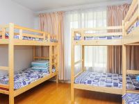 青岛自游自在青年旅舍 - 明窗空调四人床位间