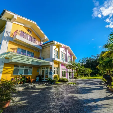Barefoot Springs Hostel