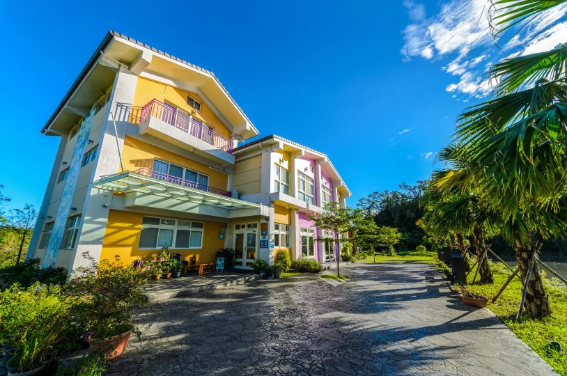 Barefoot Springs Hostel