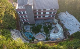Xinfeng Songjing Hot Spring Resort