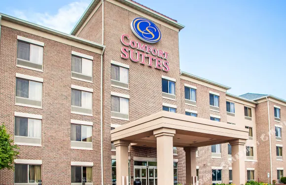 米爾瓦基西北公園廣場智選假日套房酒店