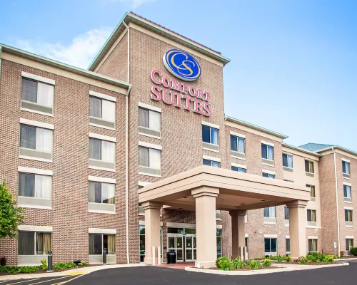 Holiday Inn Express & Suites Milwaukee NW – Park Place Hotels in Menomonee Falls