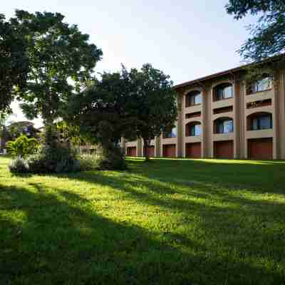 M'Kango Golfview Hotel Hotel Exterior