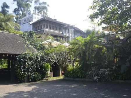 Rumah Stroberi Organic Farm and Lodge Отели рядом с достопримечательностью «Taman Kupu-Kupu Cihanjuang»