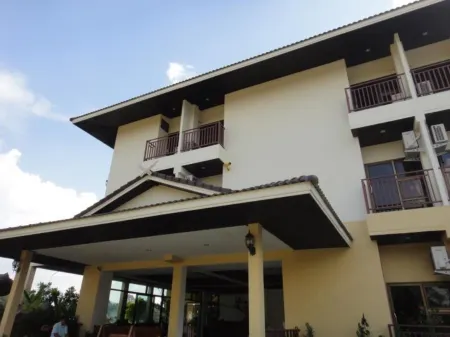 Huaymuang Apartment Отели в г. Убон Рачатани