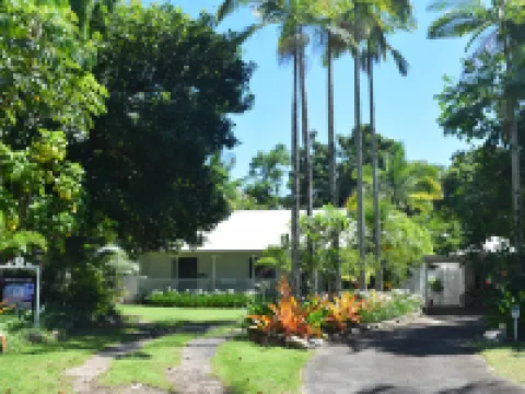South Pacific Bed & Breakfast Hotels near Harry Doyle Pickles winter off leash dog beach