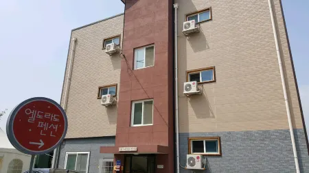 Chuncheon El Dorado Kid's Pension Отели рядом с достопримечательностью «Остров Нами»