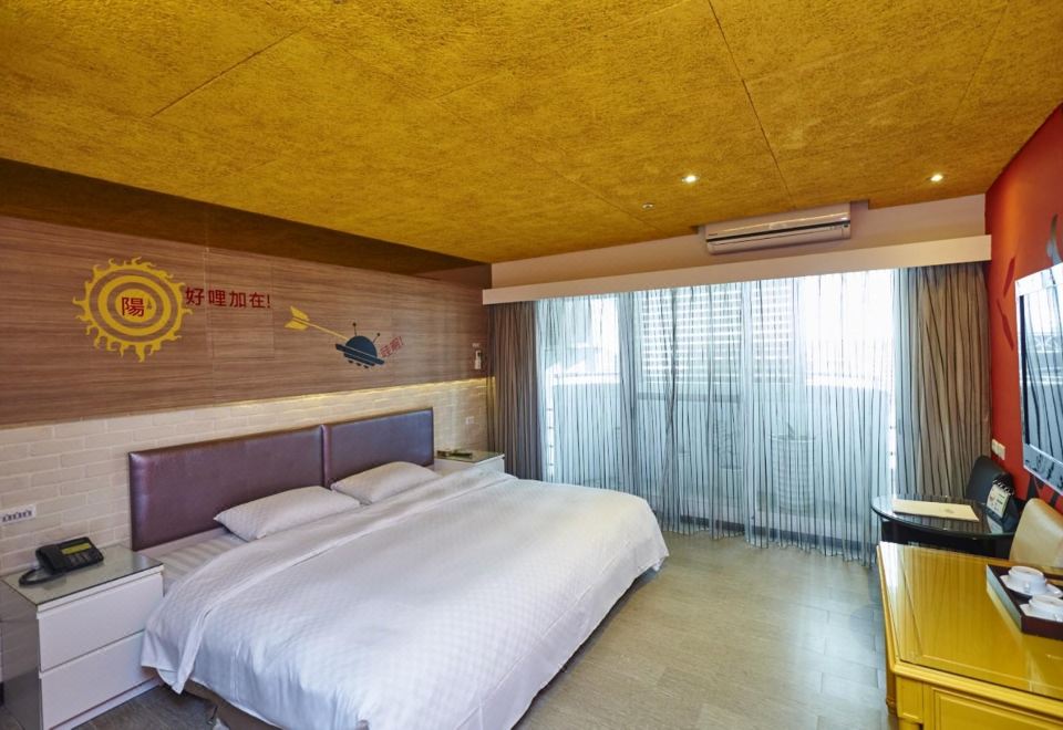 R8 에코 호텔 로비