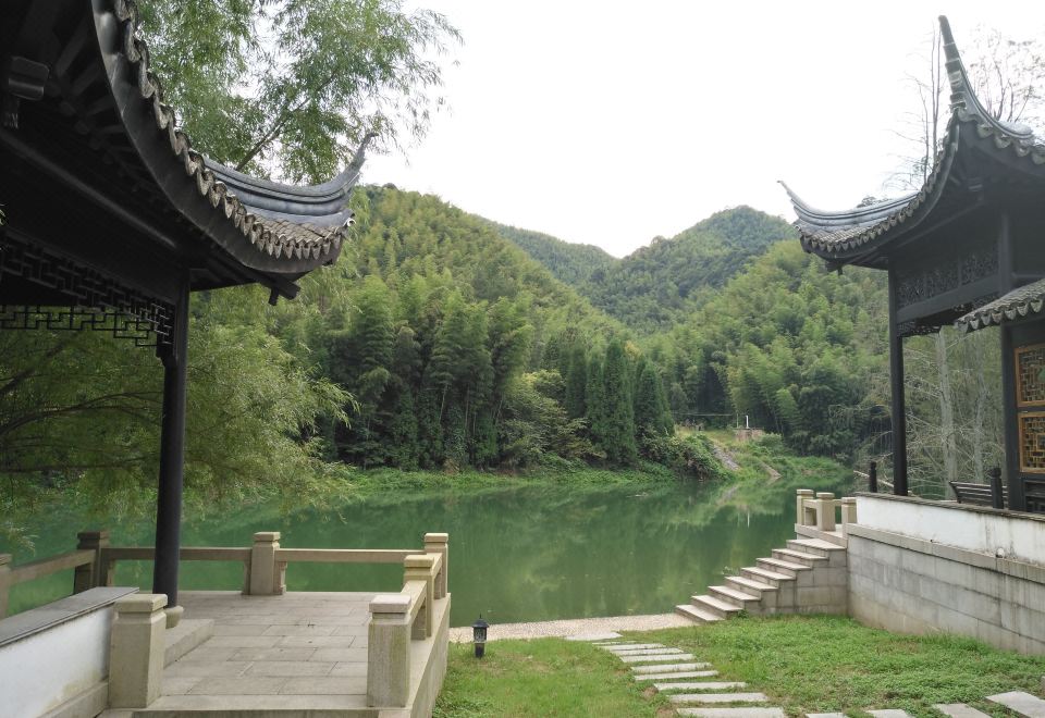 [반려동물 동반이 가능한 양밍산 호텔의 객실 모습]