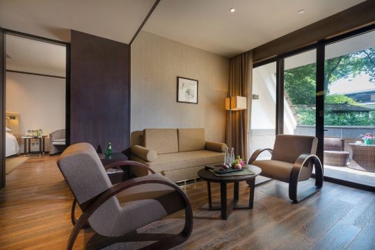 Deluxe Suite
