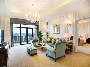 Hong bin Red Lotus Lake Hotel