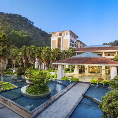 Le Méridien Xiamen Hotels near Haicang Bridge