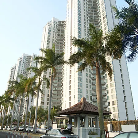 The Residences at Puri Casablanca Отели рядом с достопримечательностью «Торговый центр Kota Kasablanka»