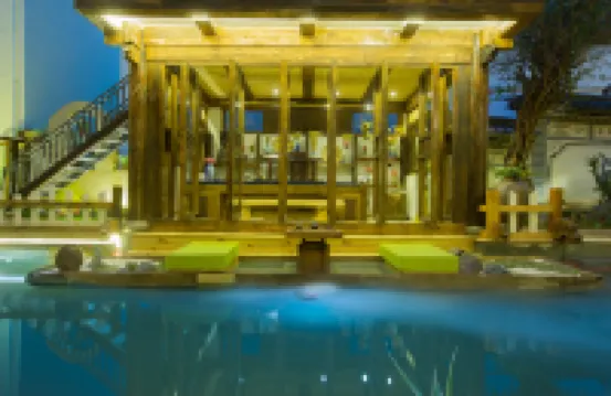 Old story inns (Zhongyi Market, South Gate of Lijiang Ancient Town)