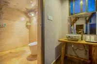 Lugu Lake Pumi Sunshine Hotel