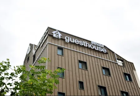 24 Guesthouse Suncheon Отели в г. Сунчхон