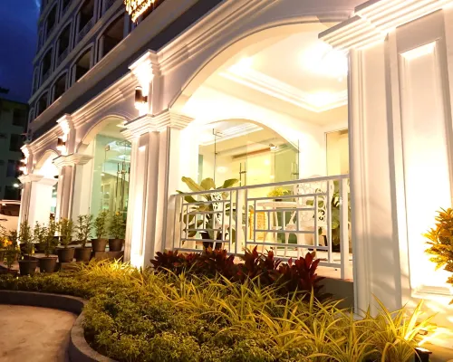 The Royal P Phuket Các khách sạn gần Trường Dowroongwittaya 