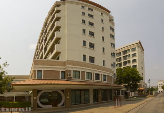 Lasalle Suites and Spa Over view