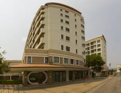 Lasalle Suites Hotel & Residence