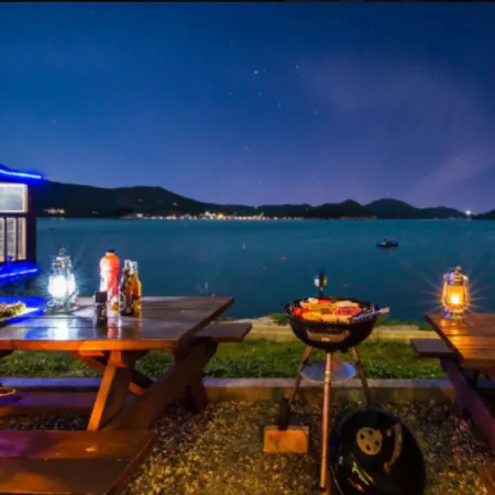 Geojedo Blue Mare Pension Отели рядом с достопримечательностью «Скала Синсондэ»