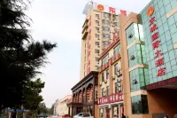 DONG CHENG GUOJIDAJIUDIAN - Bergblick