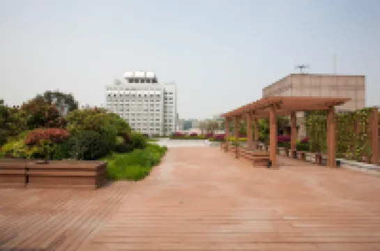 Merchant Marco Edgelake Hotel