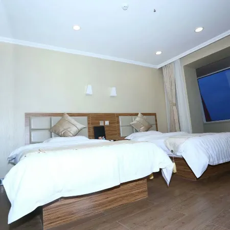 Super 8 Hotel (Dunhua Railway Station)