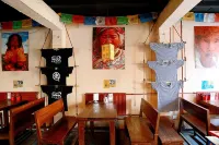 Paoju Factory Youth Hostel (Beijing Summer Palace Subway Station Branch)