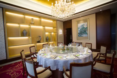 Huaxi Hotel Отели в г. Жушань