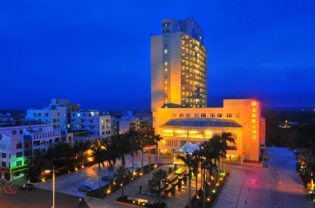 Waika Hotel Отели рядом с достопримечательностью «Coconut Grand View Garden»