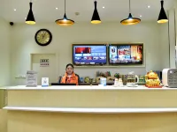 Huayi Hotel (Wuhan Citizen's Home Polar Ocean Park) Các khách sạn gần Ga Địa Giao
