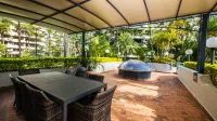 Aristocrat Apartments - Holiday Apartments