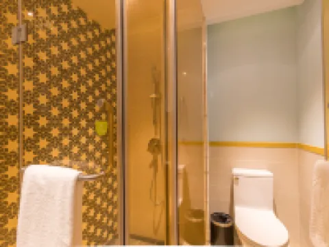 Chimelong Panda Hotel Hotels near Chimelong Safari Park