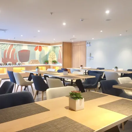 HanTing Hotel (Puyang City Central Plaza)