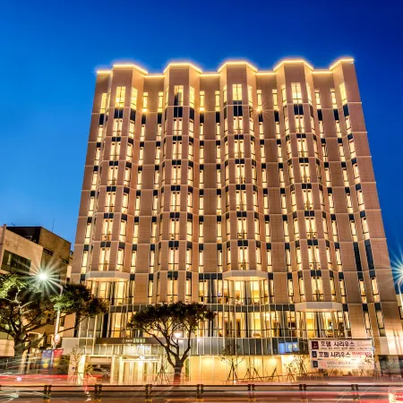 Hotel Sirius Отели рядом с достопримечательностью «Тематический парк Elefunsia»